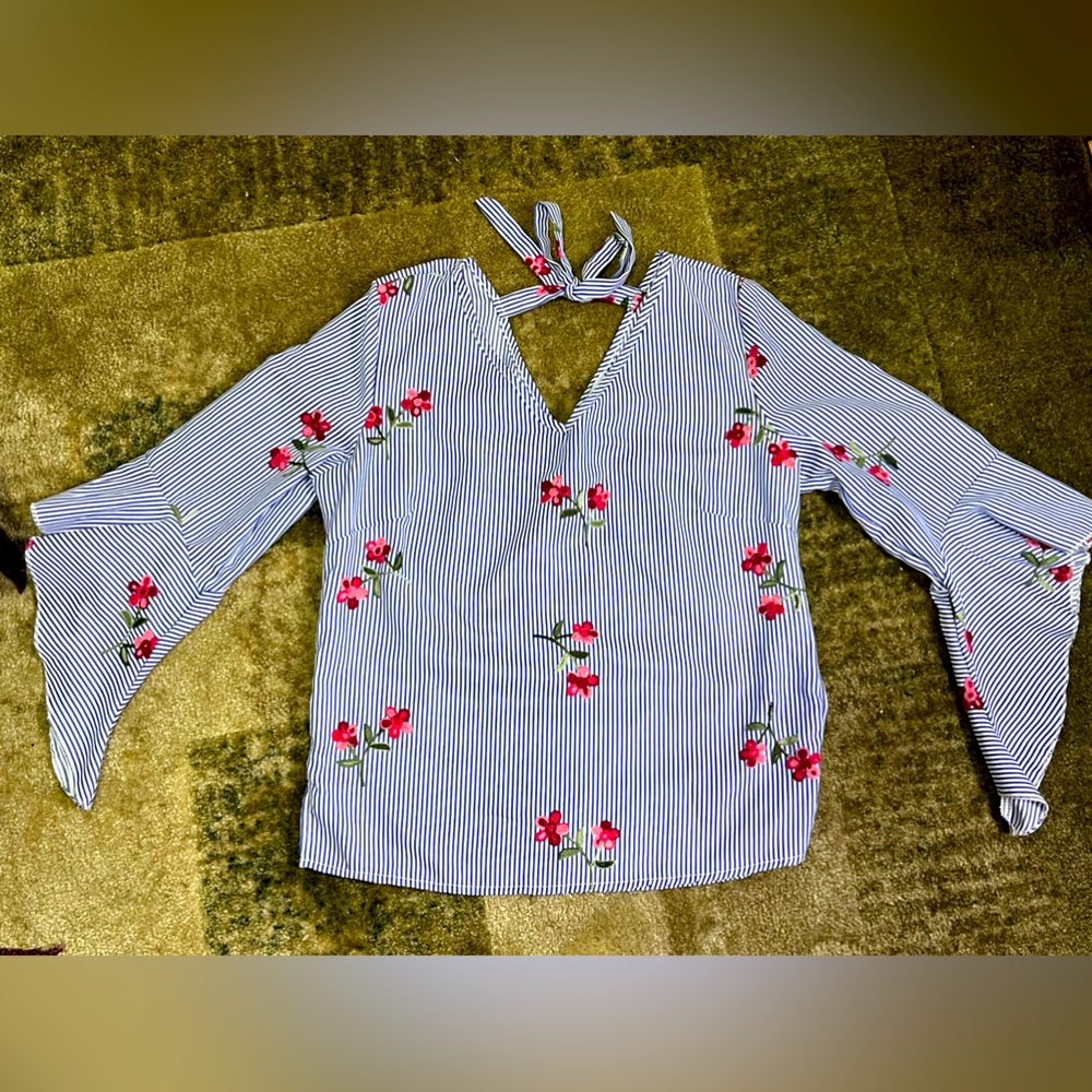 Women’s Medium Flores Brand Blouse Blue & White stripe embroidered bell sleeve